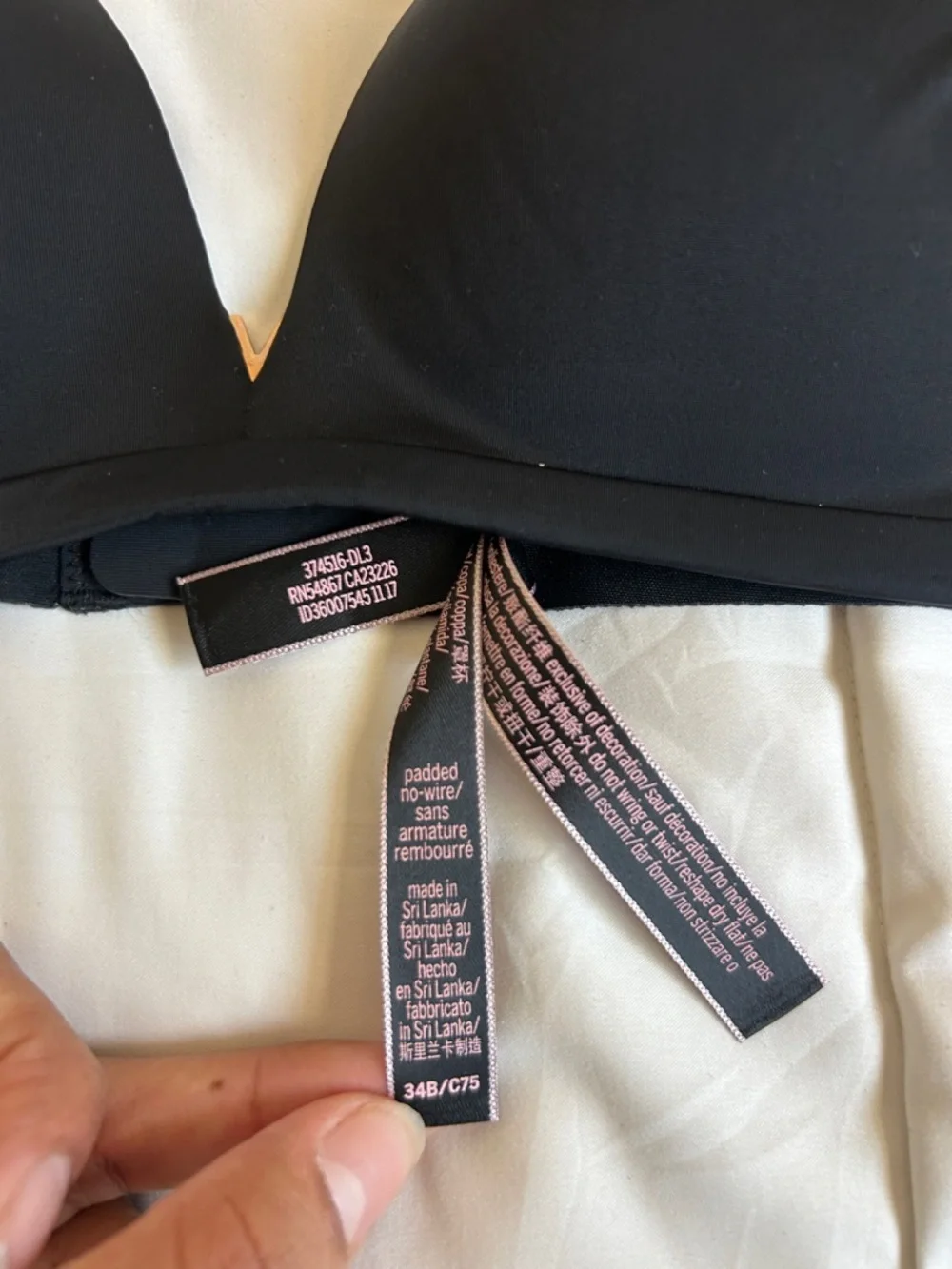 Victorias Secret. Black padded no wire bra - Picture 6 of 6